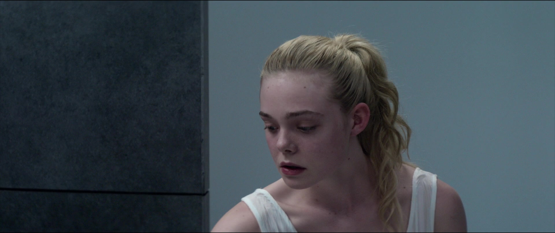 The Neon Demon Screencap | Fancaps