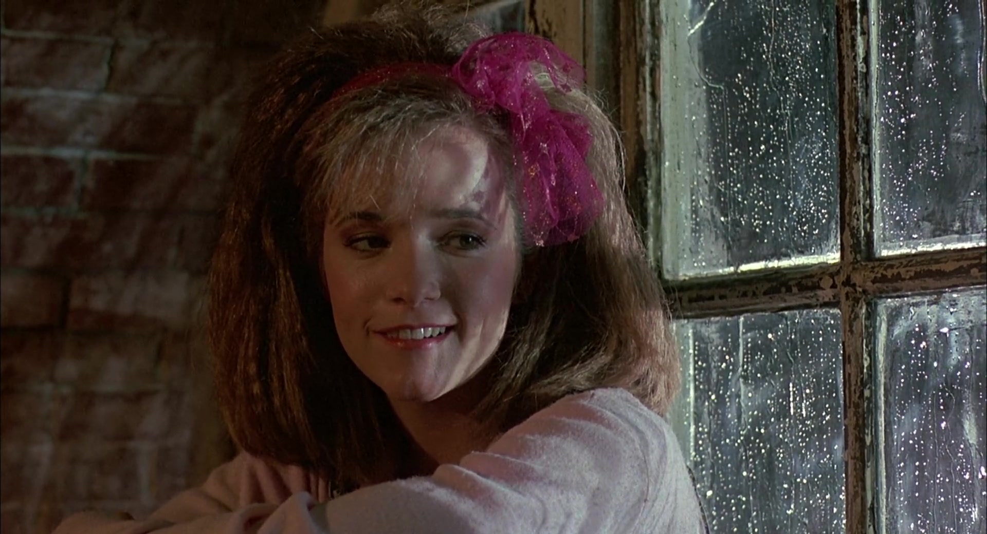 Leigh howard and the ghosts. Лиа Томпсон. Лиа Томпсон Говард утка. Lea Thompson 1986. Лиа Томпсон 1985.