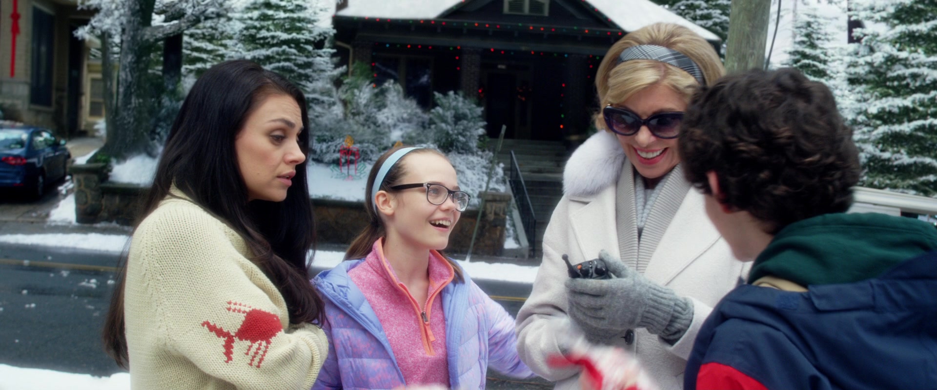 A Bad Moms Christmas Screencap | Fancaps