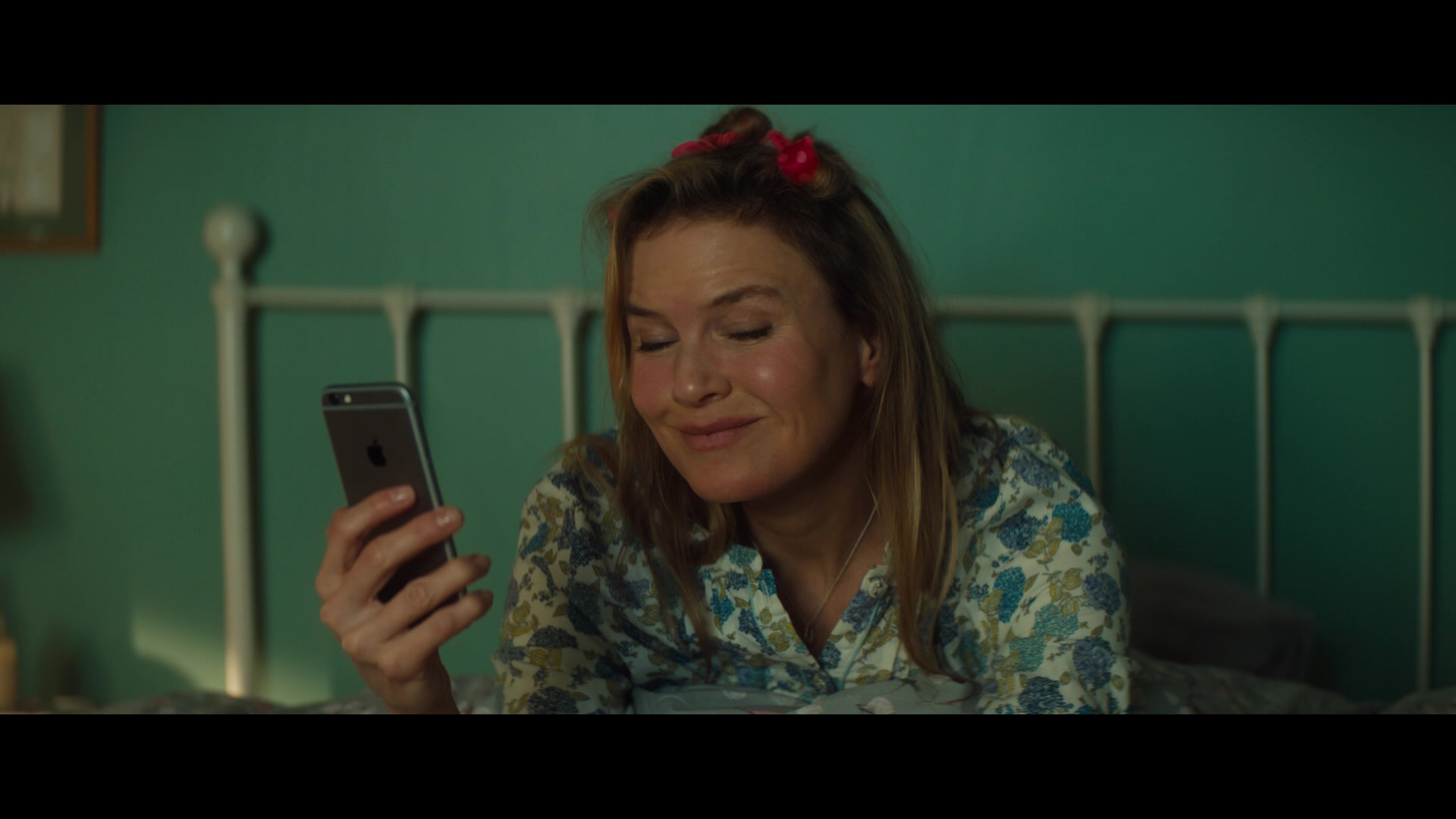 Bridget Jones's Baby (2016) Screencap | Fancaps