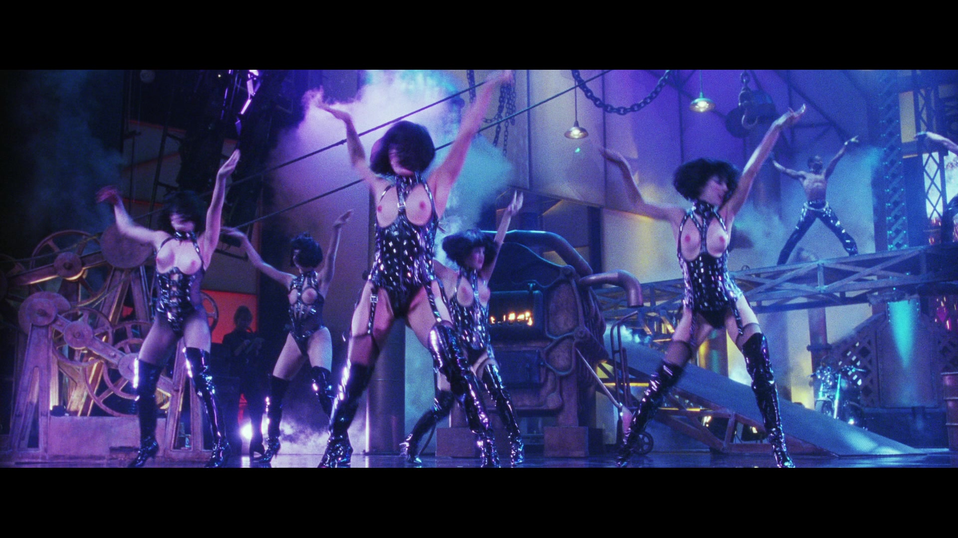 Showgirls (1995) Screencap | Fancaps