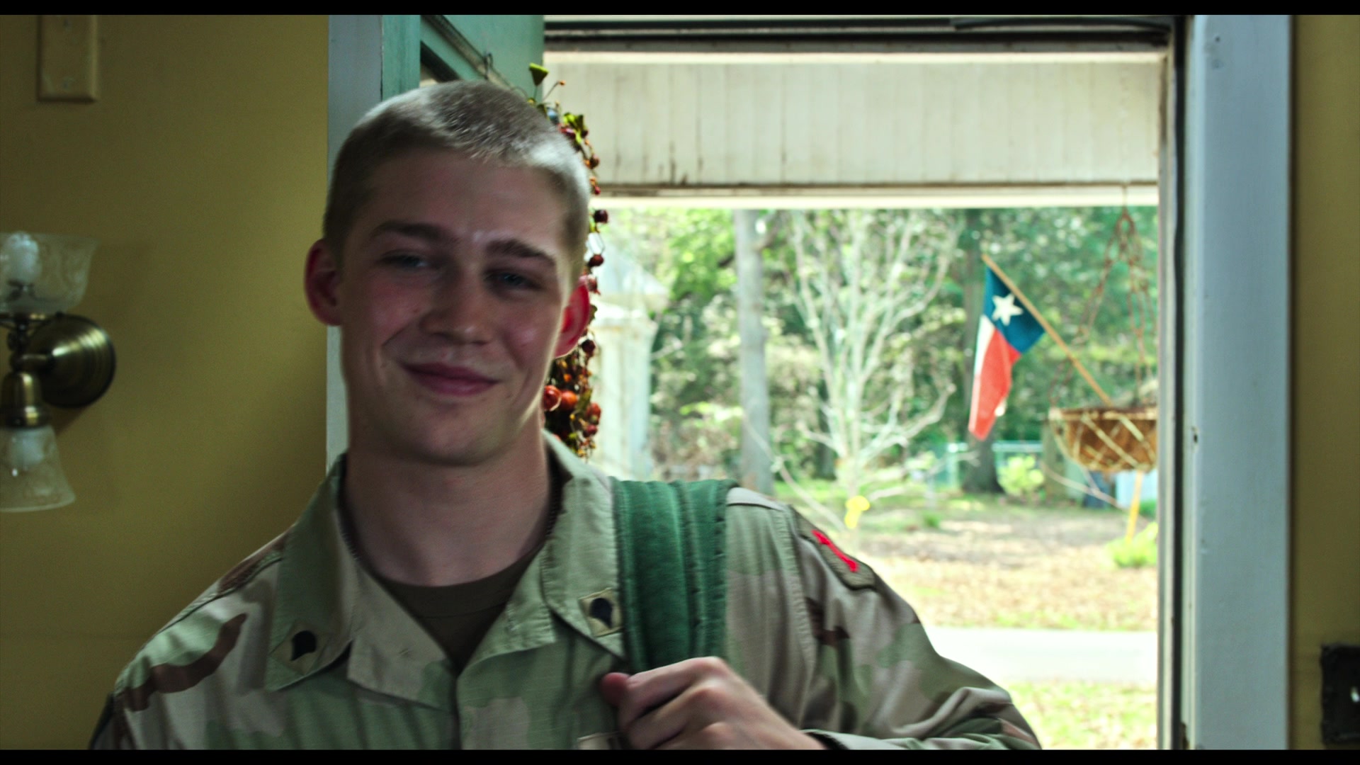 Billy Lynn's Long Halftime Walk (2016) Screencap | Fancaps