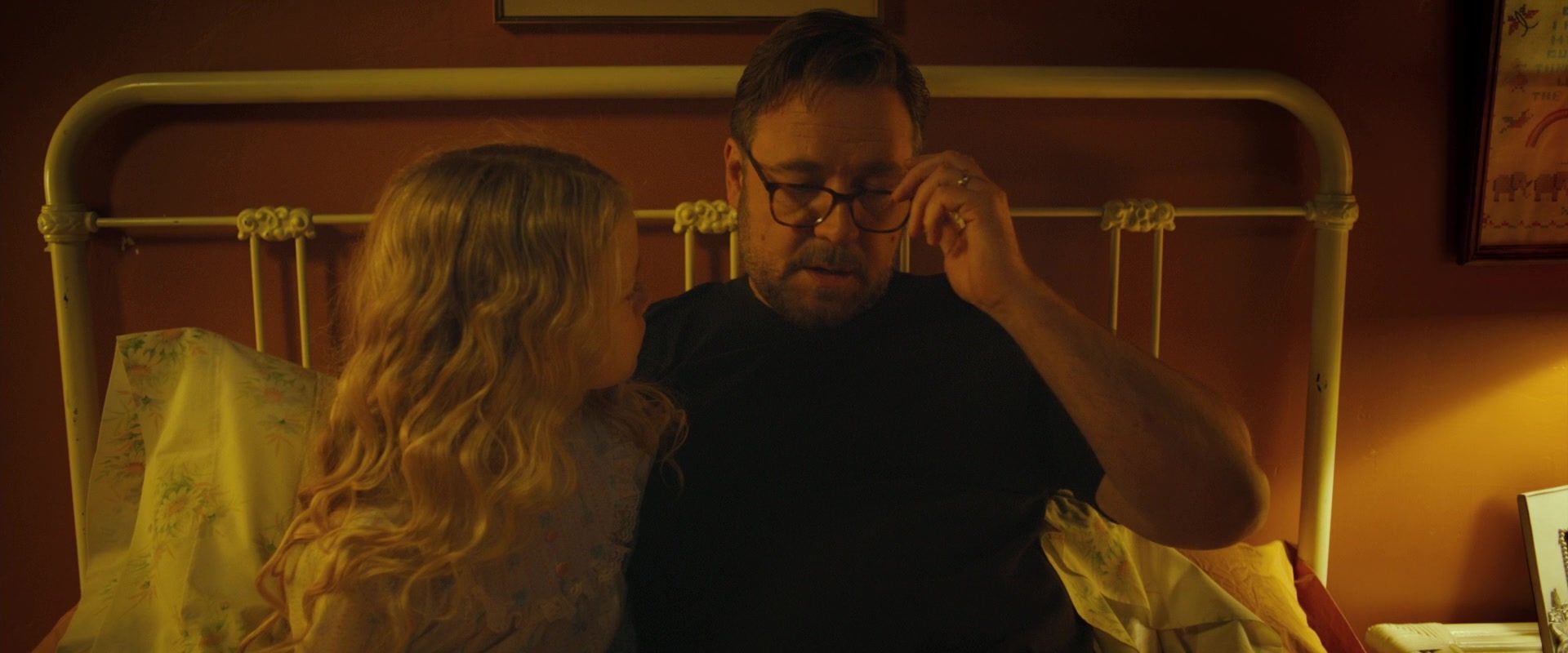 Fathers & Daughters (2015) Screencap | Fancaps